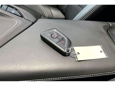 Used 2024 Chevrolet Corvette Stingray Preferred Cpe w/ Body-Color Dual Roof Package RWD image 13