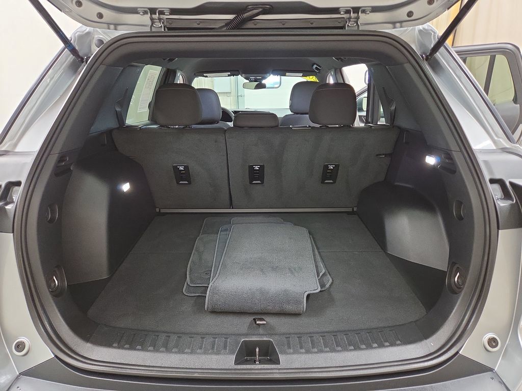 Used 2026 Chevrolet Equinox LT AWD/4WD image 9