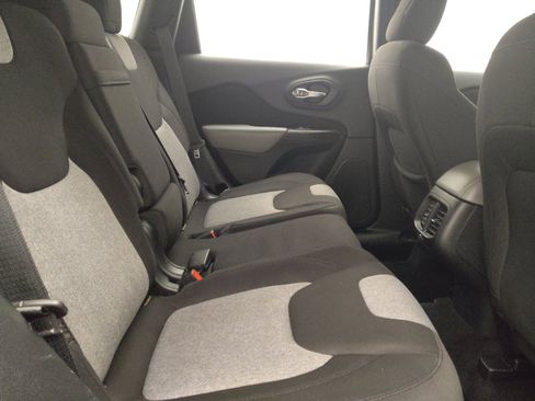 Used 2014 Jeep Cherokee Sport AWD/4WD image 19