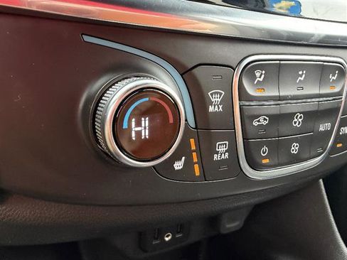 Used 2023 Chevrolet Traverse LT image 46