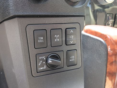 Used 2020 Toyota Sequoia Platinum AWD/4WD image 39
