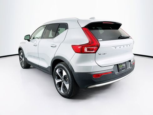 Used 2025 Volvo XC40 B5 Plus AWD/4WD image 5