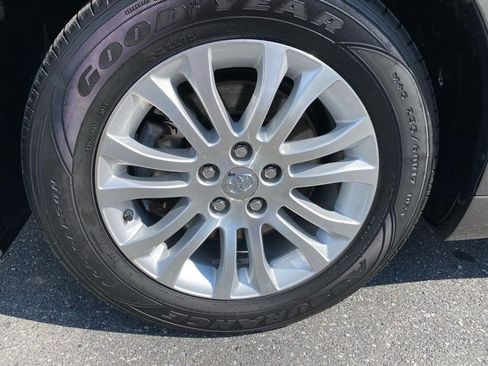 Used 2017 Toyota Sienna XLE image 34