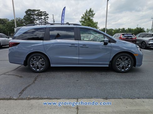 New 2026 Honda Odyssey Touring image 6