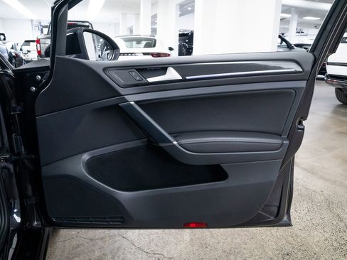 Used 2019 Volkswagen Golf R 4-Door image 23