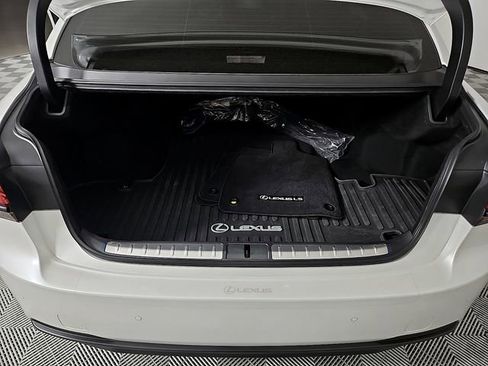 Used 2022 Lexus LS 500 w/ Interior Upgrade Package RWD image 32