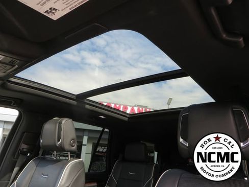 Used 2023 Cadillac Escalade Premium Luxury AWD/4WD image 22