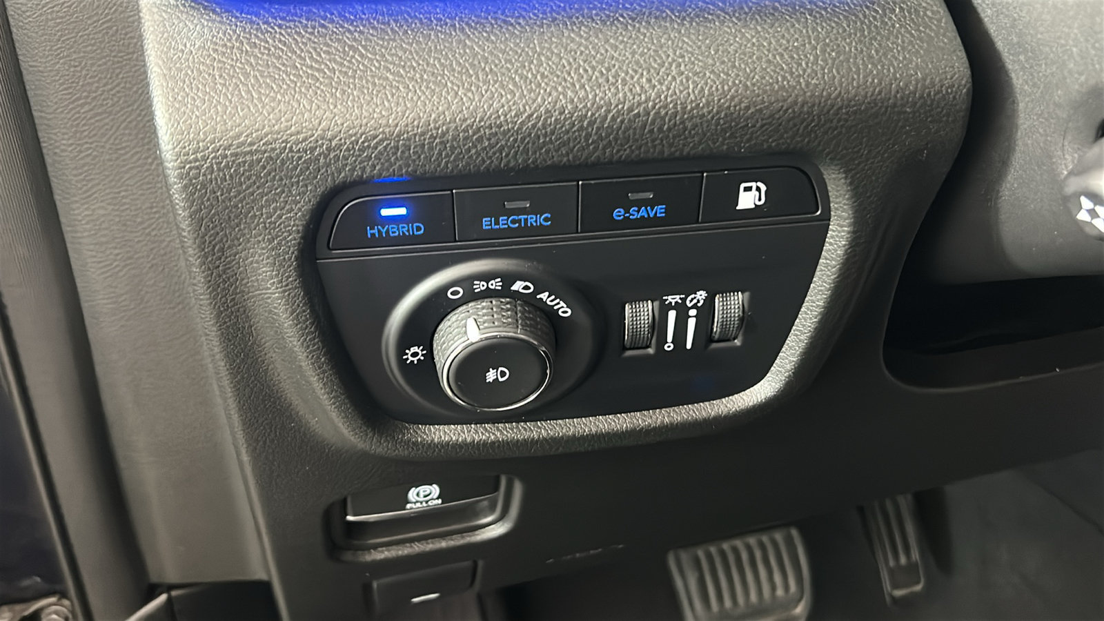 Used 2023 Jeep Grand Cherokee Overland AWD/4WD image 23