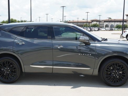 Used 2020 Chevrolet Blazer Premier w/ Driver Confidence II Package FWD image 4