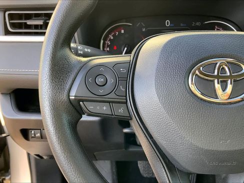 Used 2025 Toyota RAV4 XLE image 19