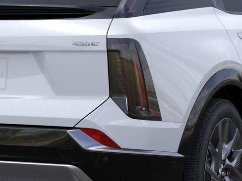 New 2026 Cadillac Optiq Luxury 2 RWD image 11