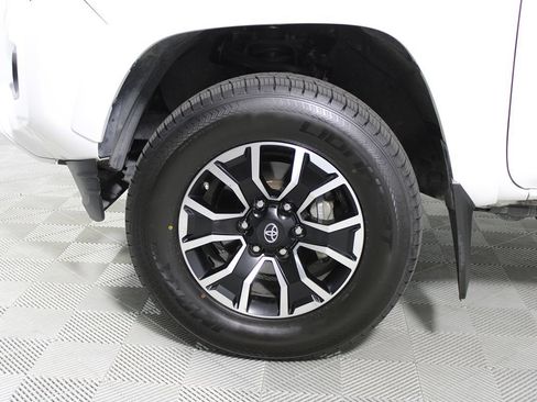 Used 2020 Toyota Tacoma TRD Sport w/ Technology Package AWD/4WD image 36