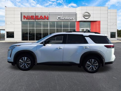 New 2026 Nissan Pathfinder SL image 6