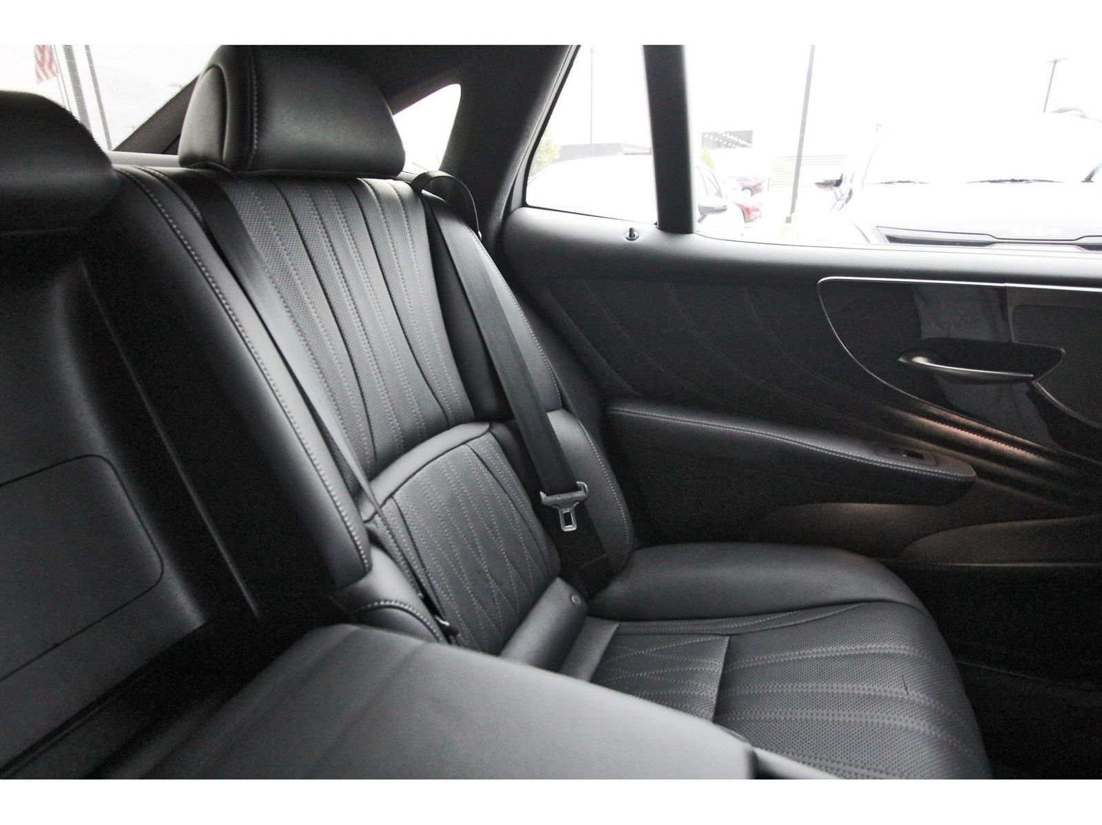 Used 2021 Lexus LS 500 w/ Interior Upgrade Package RWD image 14