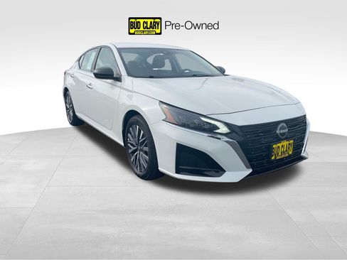 Used 2025 Nissan Altima 2.5 SV image 1