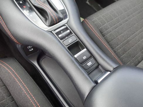 Used 2025 Honda HR-V Sport image 21