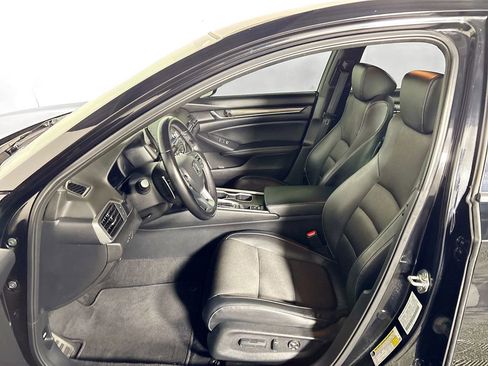 Used 2018 Honda Accord Sport image 11