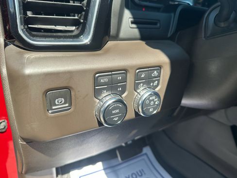 Used 2024 GMC Sierra 3500 Denali image 15