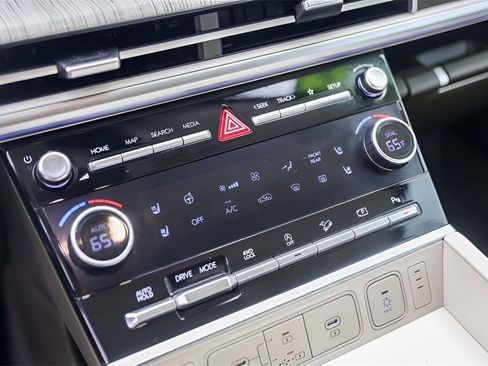 Used 2024 Hyundai Santa Fe Calligraphy image 19