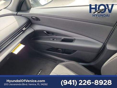 New 2025 Hyundai Elantra SEL image 10