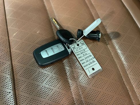 Used 2019 Kia Sorento SX FWD image 39