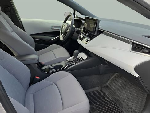 Used 2023 Toyota Corolla SE w/ SE Package image 10