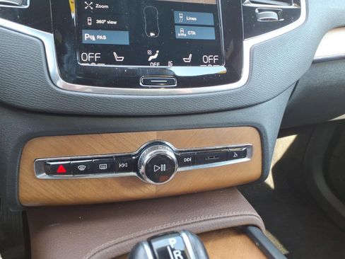 Used 2021 Volvo XC90 T6 Momentum w/ Protection Package image 20