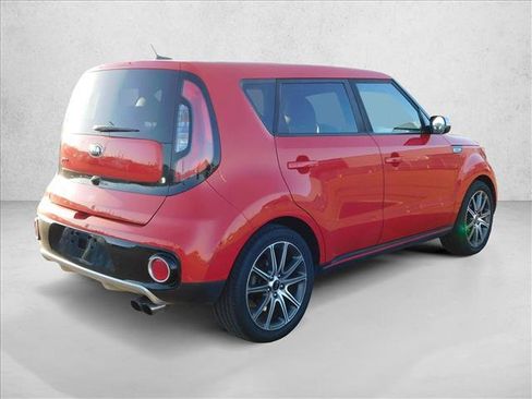 Used 2018 Kia Soul ! FWD image 5