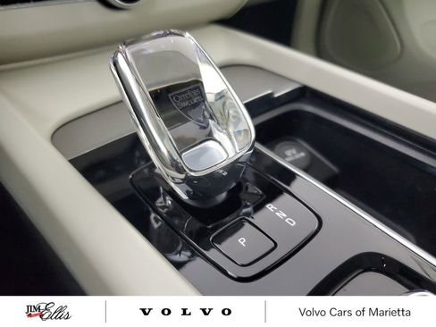 Used 2023 Volvo XC60 B5 Ultimate w/ Protection Package Premier image 33