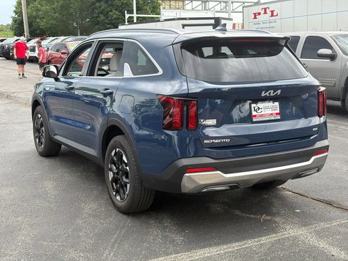 Used 2025 Kia Sorento S AWD/4WD image 8