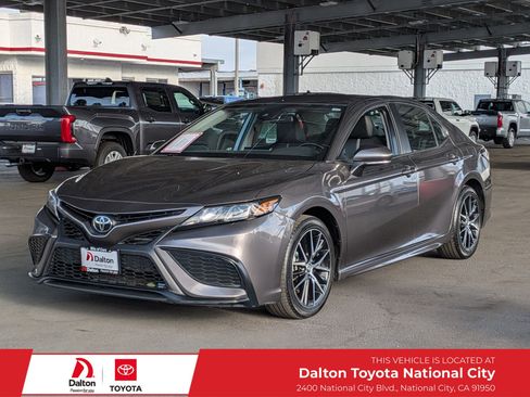 Certified 2023 Toyota Camry SE image 1