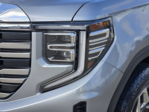 Used 2024 GMC Sierra 1500 SLT RWD image 9