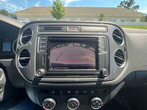 Used 2017 Volkswagen Tiguan S AWD/4WD image 16