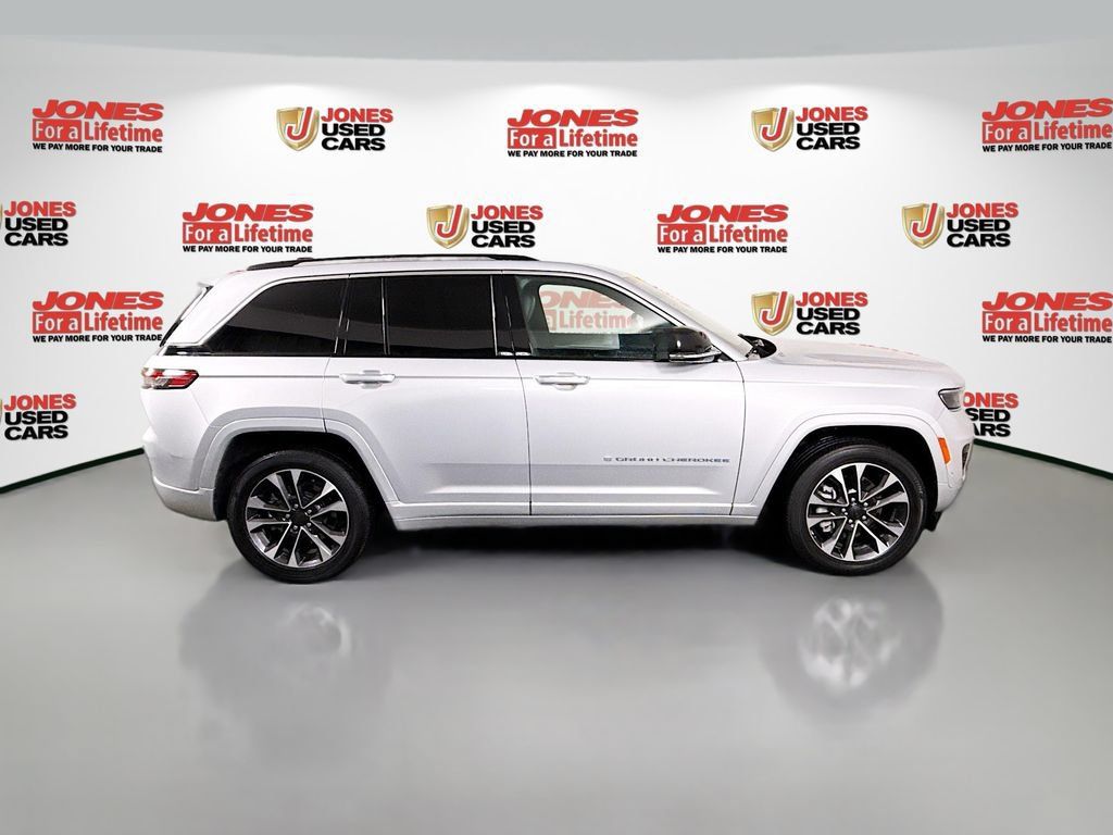Used 2023 Jeep Grand Cherokee Overland AWD/4WD image 18