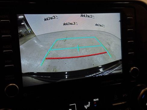 Used 2021 Toyota Highlander XLE image 17