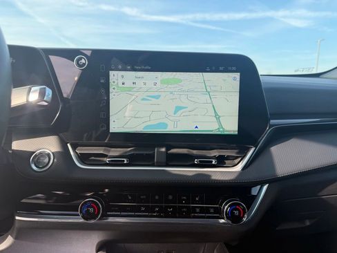 Used 2025 Chevrolet Equinox LT w/ Convenience Package II image 23