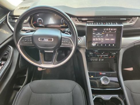 Used 2022 Jeep Grand Cherokee Laredo w/ Luxury Tech Group I AWD/4WD image 27