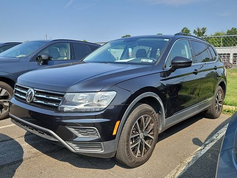 Used 2021 Volkswagen Tiguan SE w/ Panoramic Sunroof Package AWD/4WD image 2