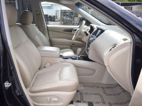 Used 2013 Nissan Pathfinder SL image 15