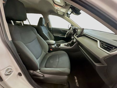 Used 2019 Toyota RAV4 LE image 32