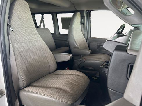 Used 2017 Chevrolet Express 2500 LT w/ LT Preferred Equipment Group RWD image 15