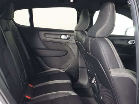 Used 2024 Volvo C40 Recharge Core image 15