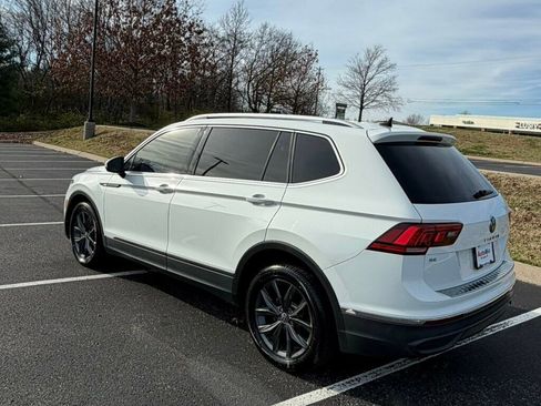 Used 2022 Volkswagen Tiguan SE w/ Panoramic Sunroof Package image 6