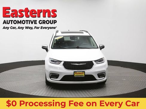 Used 2023 Chrysler Pacifica Limited FWD image 55