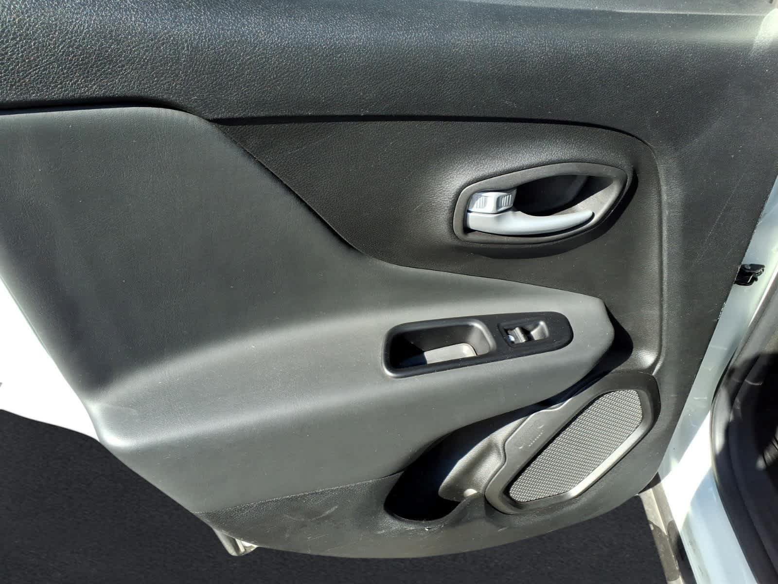 Used 2023 Jeep Renegade Latitude AWD/4WD image 11