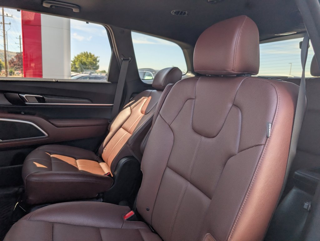 Used 2023 Kia Telluride EX w/ EX Captain's Chair Package AWD/4WD image 9