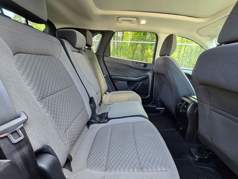 Used 2022 Ford Escape SE w/ SE Sport Appearance Package image 14