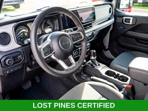 Used 2024 Jeep Wrangler Unlimited Sahara AWD/4WD image 10