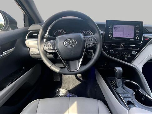 Used 2024 Toyota Camry SE AWD/4WD image 6