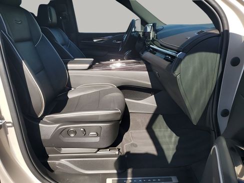 Used 2021 Cadillac Escalade Sport w/ Driver Assist Tech Package image 16